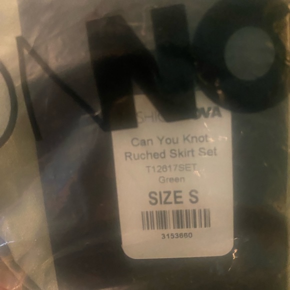 Fashion nova Can you knot ruched skirt set NWT still in plastic - Picture 3 of 4